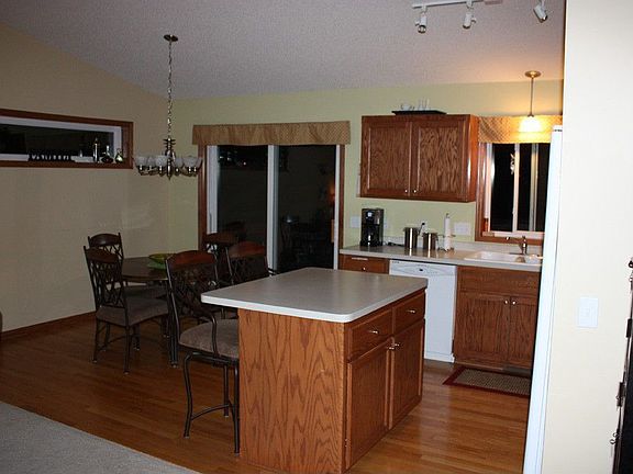 Eat-in kitchen