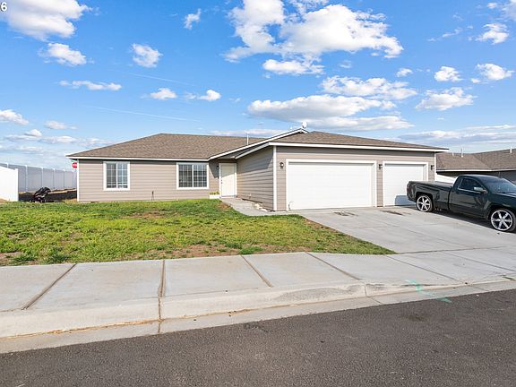 3rd image of 2734 Curlew St