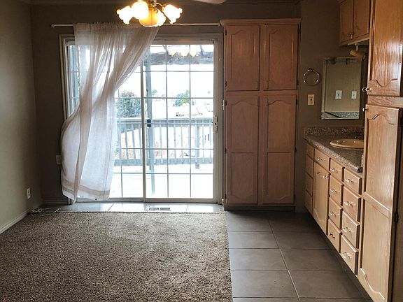 Master With built-in cupboards and sink