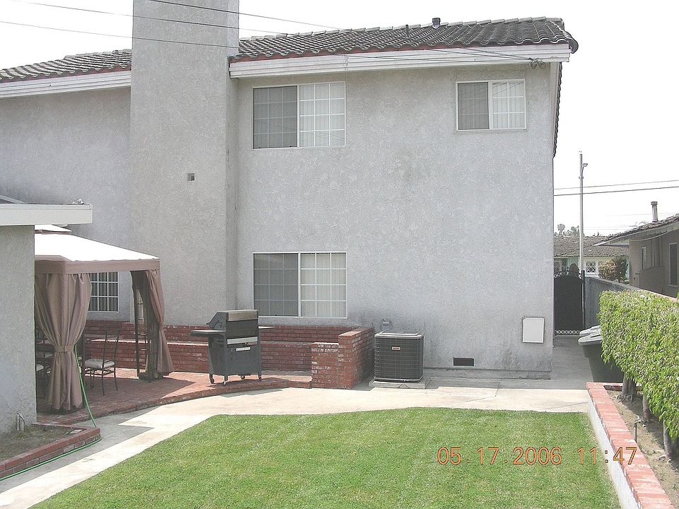 backyard  family room/wet bar on the left side
