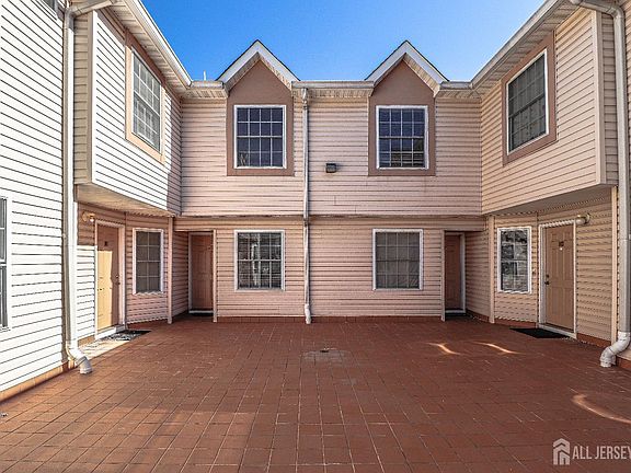 4th image of 105 Adamecs Way