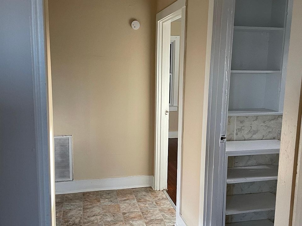 1st image of 828 Baird Ave