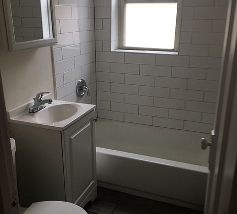 4th image of 6169 N Winchester Ave #2