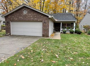 39353 Armstrong Ln, Westland, MI 48185