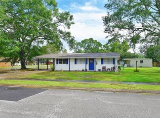 407 13th St, Jennings, LA 70546