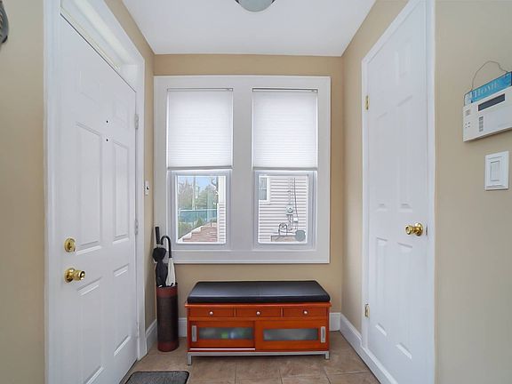 3rd image of 42 Pleasant St