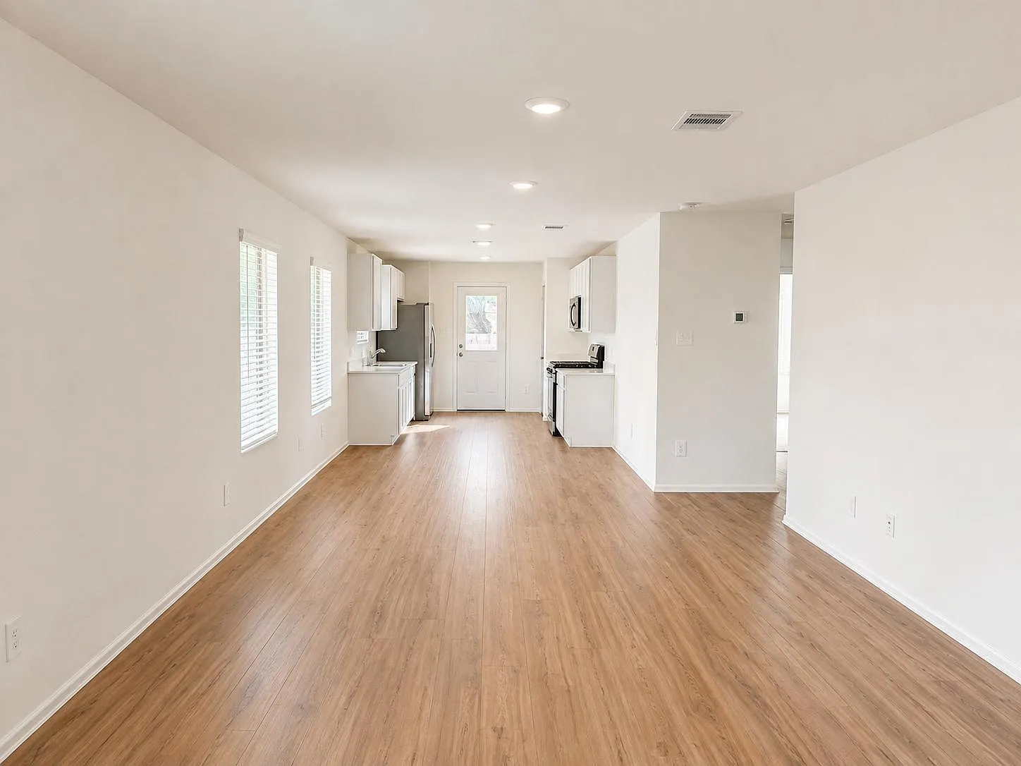 3 bed, 2.0 bath, 1350 sqft, $1,700 — Photo 3