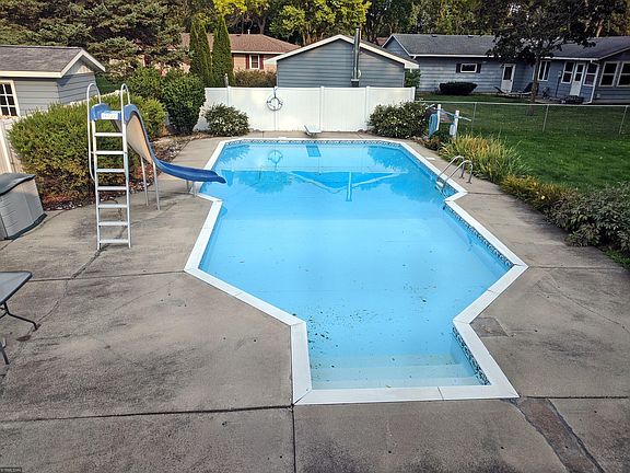 5th image of 410 N Gorman Ave