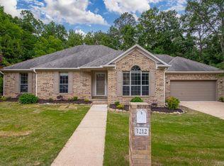 1212 River Oaks Dr, Benton, AR 72019