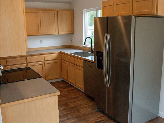 5th image of 209 Tompkins Place