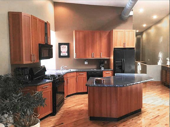 5th image of 226 W Chicago Ave #3