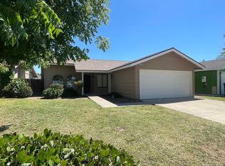 230 Forest Dr, Kingsburg, CA 93631