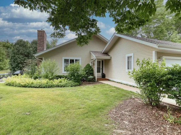 103 Harrogate DRIVE, Waukesha, WI 53188