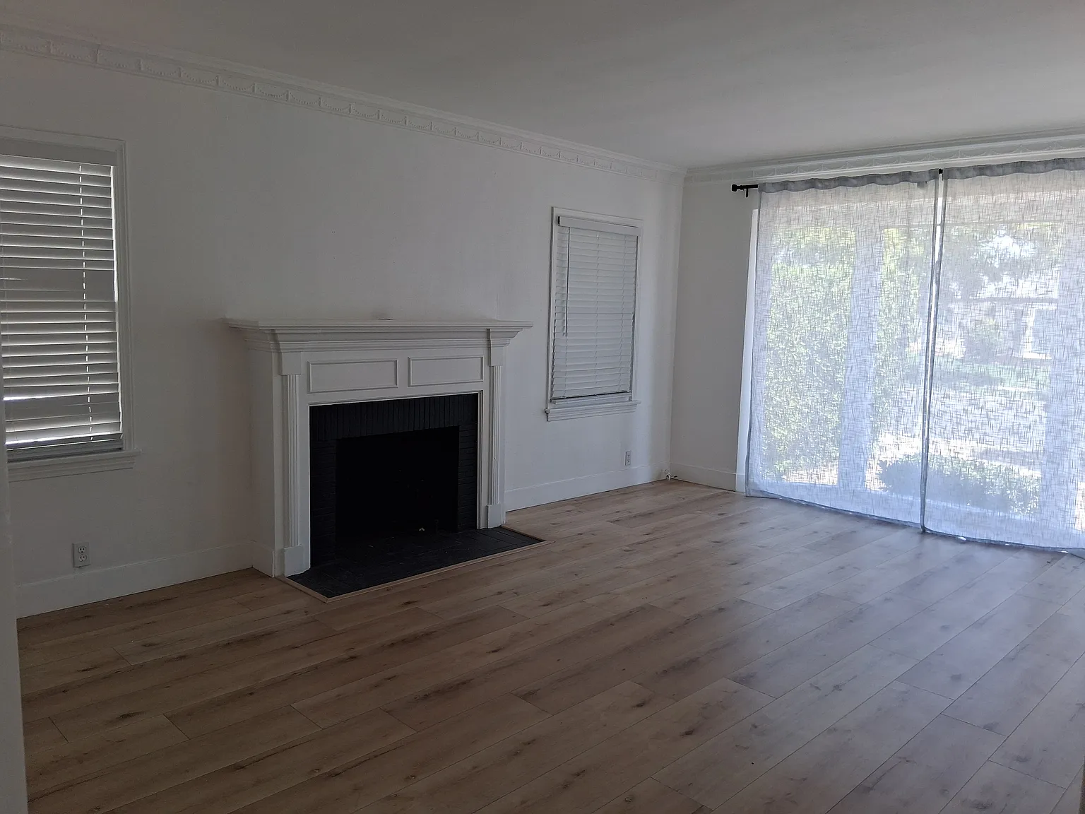 2 bed, 1227 sqft, $3,300 — Photo 3