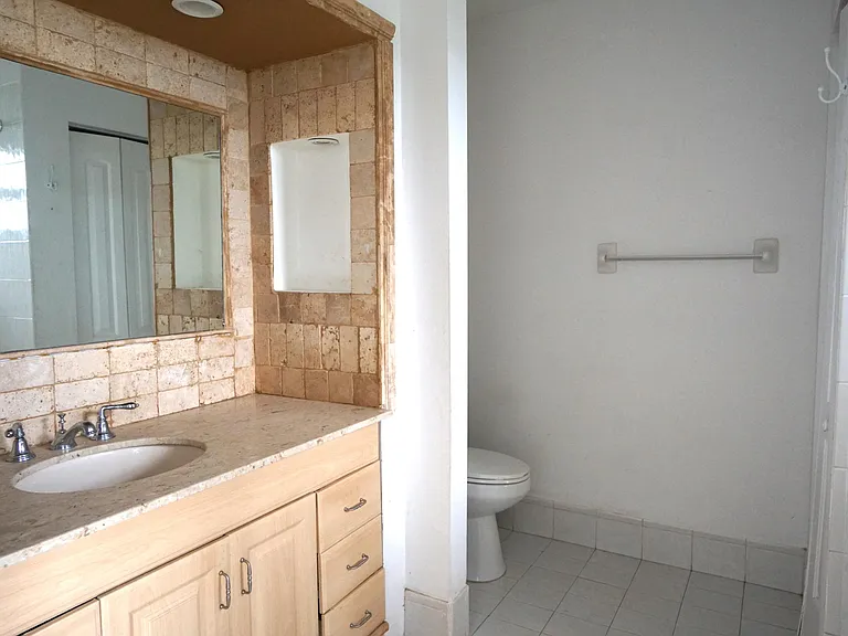 18011 SW 139th Ct — Photo 7
