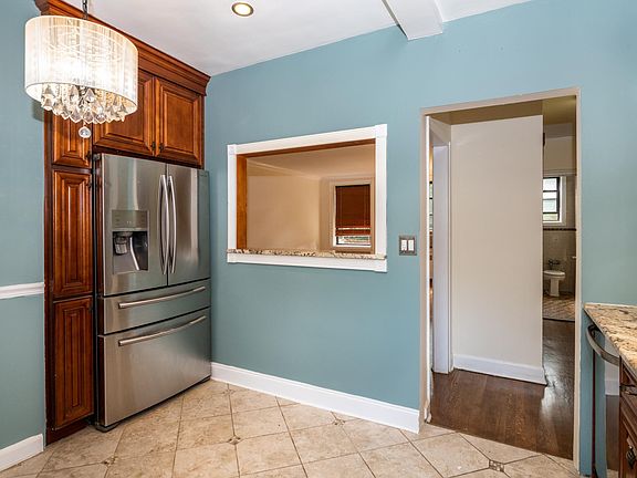 4th image of 222 Larchmont Ave #2C