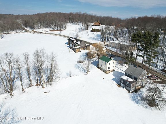 2nd image of 301 Stump Pond Road