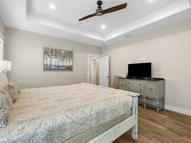 228 Palm Beach Dr — Photo 6