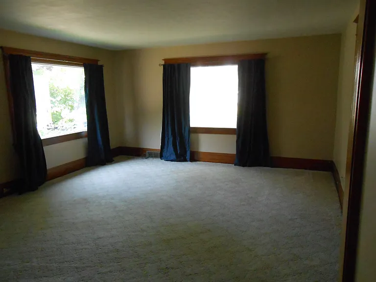 542 Putnam St — Photo 16