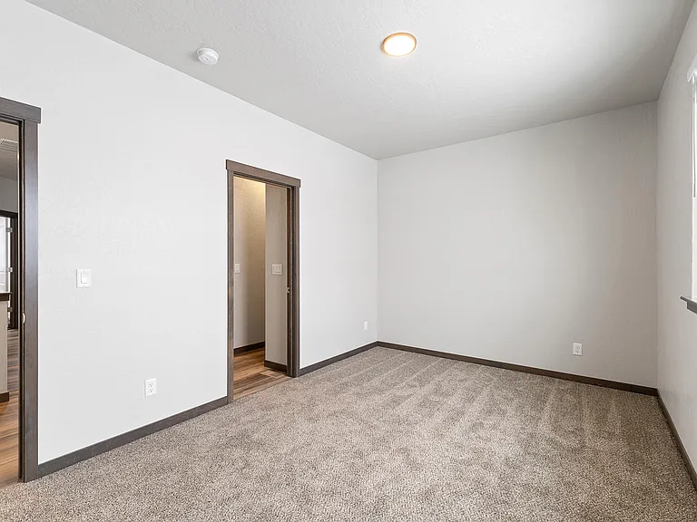 1667 Sq Ft 2-Story duplex - Primary bedroom