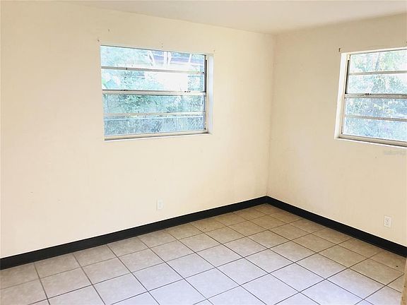 4th image of 1584 Primrose Ln #1584
