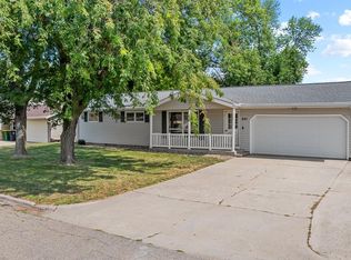 807 Hackberry Dr, Marshall, MN 56258