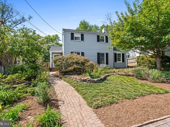 4918 Greenway Dr, Bethesda, MD 20816