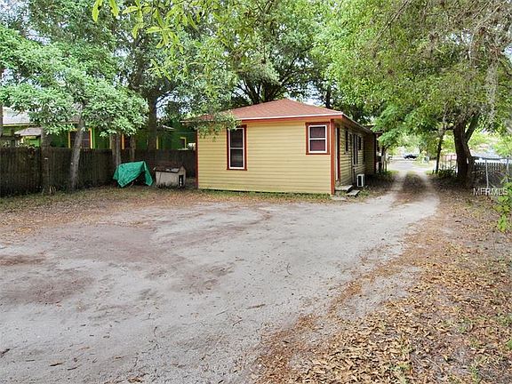 3rd image of 1669 Oak St