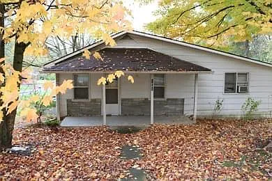 1401 E Lakeview Dr — Photo 2
