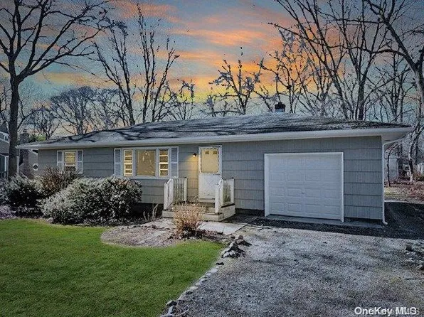 559 Boxwood Drive, Shirley, NY 11967