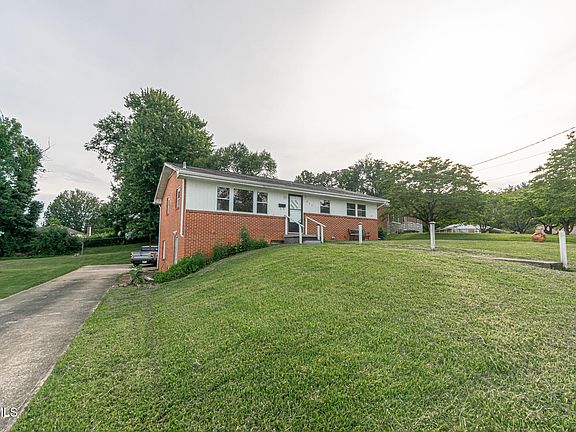 3rd image of 615 Wendover Dr