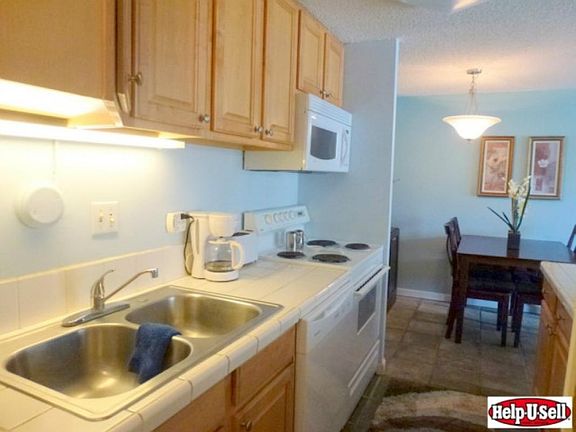 2nd image of 440 Lewers St APT 601