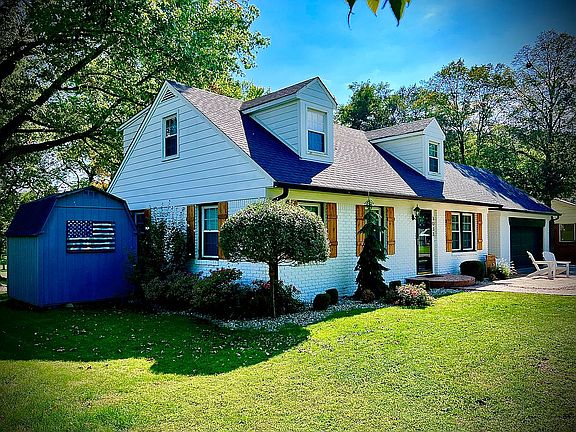2nd image of 3033 Santiago Dr