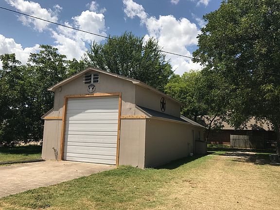 3rd image of 305 Paza Dr