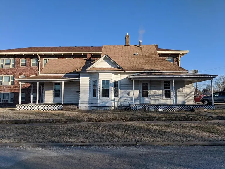 417 S Broadway St — Photo 10