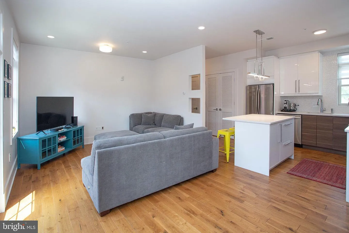 1 bed, 640 sqft, $2,400 — Photo 2