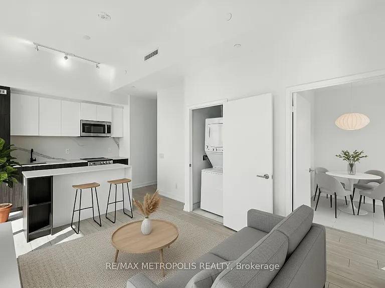 500 Dupont St #815 — Photo 3