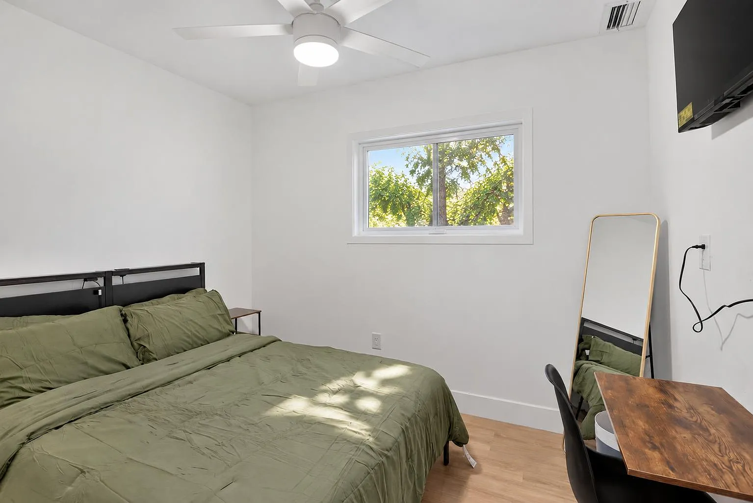 4 bed, 7.0 bath, 2188 sqft, $1,910 — Photo 1