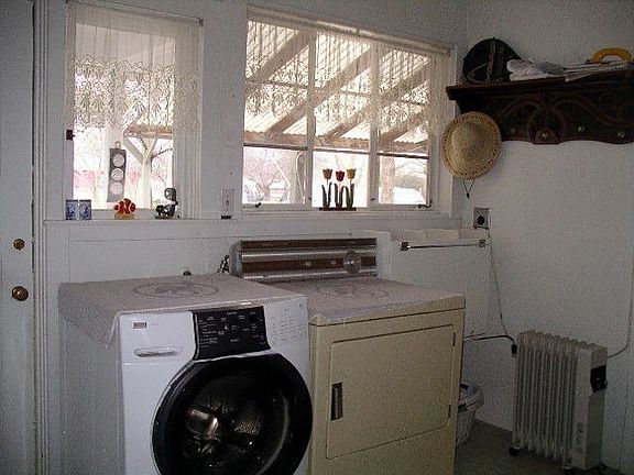 Laundry/utility room