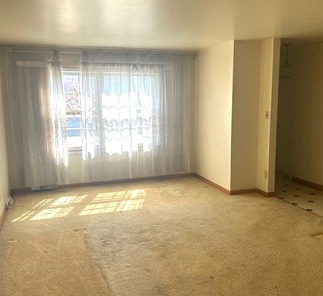 2nd image of 108 E Burlington St APT B