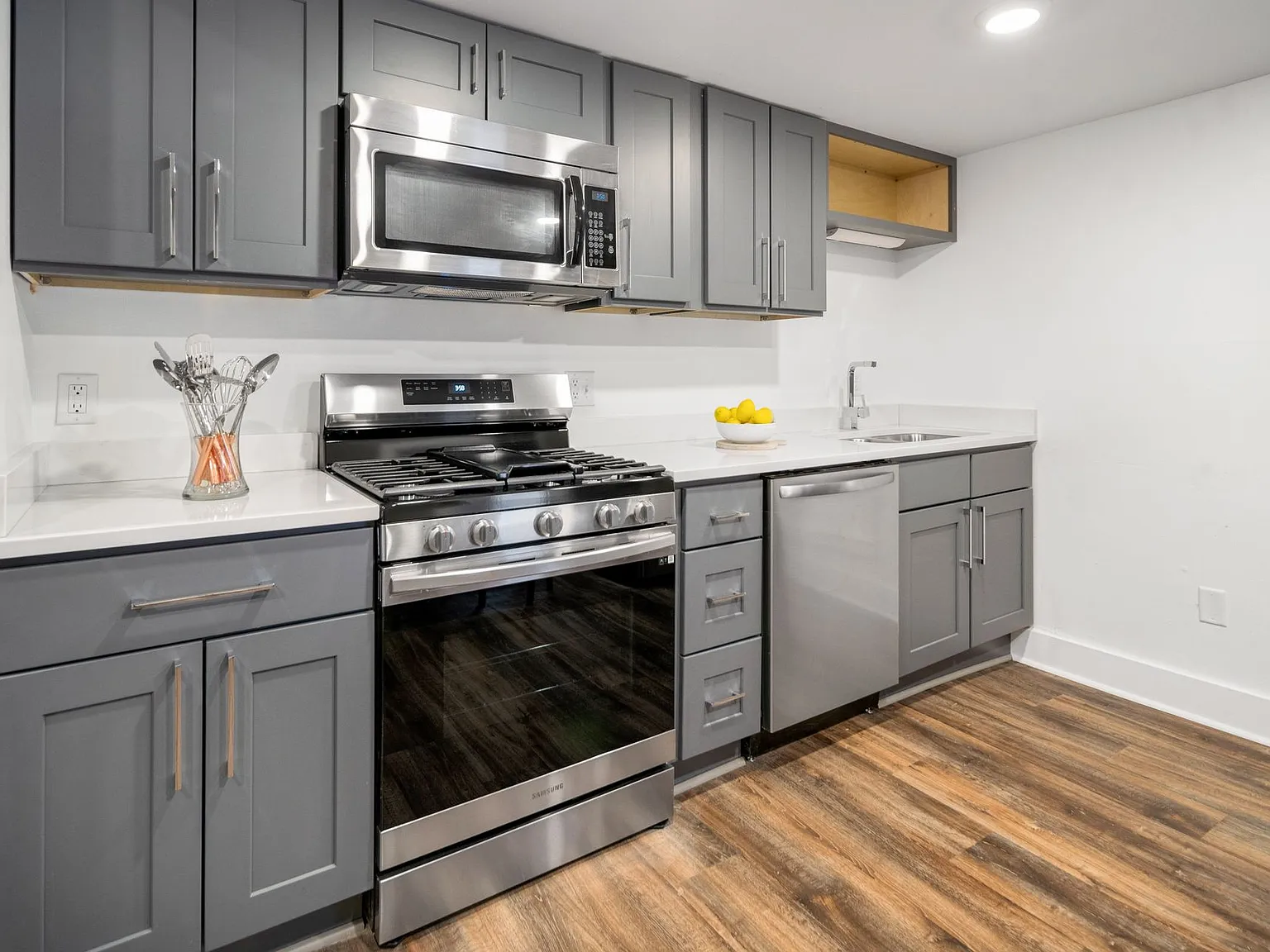 518 Linn Street LLC — Photo 3