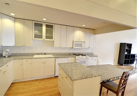 Rented by Smart City Real Estate LLC | media 9