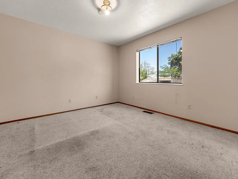 1985 Ponderosa Dr — Photo 32