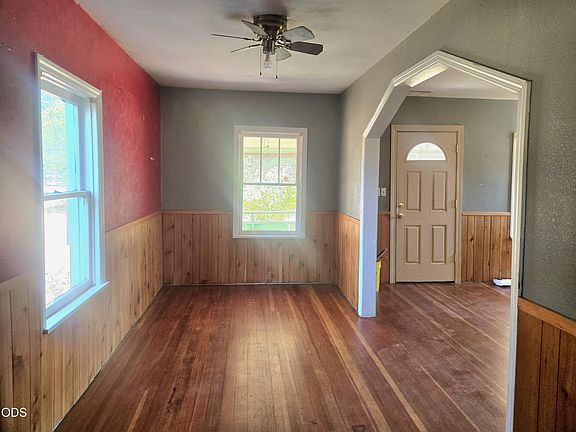 8th image of 4490 Holland Loop Rd