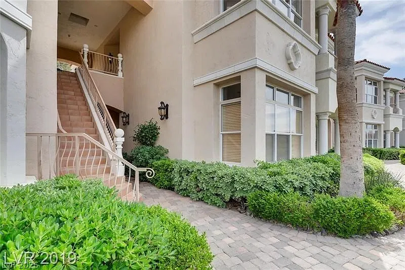 1 bed, 1.0 bath, 1004 sqft, $1,600 — Photo 1