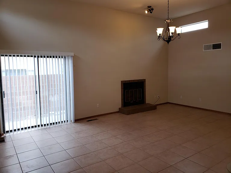 5713 Elmwood Dr NE — Photo 5