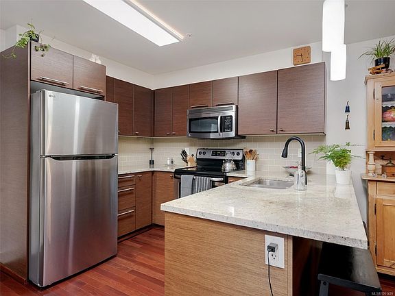 5th image of 1315 Esquimalt Rd #210