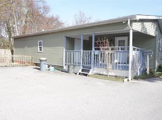 41 Mobile Dr, Bay Shore, NY 11706