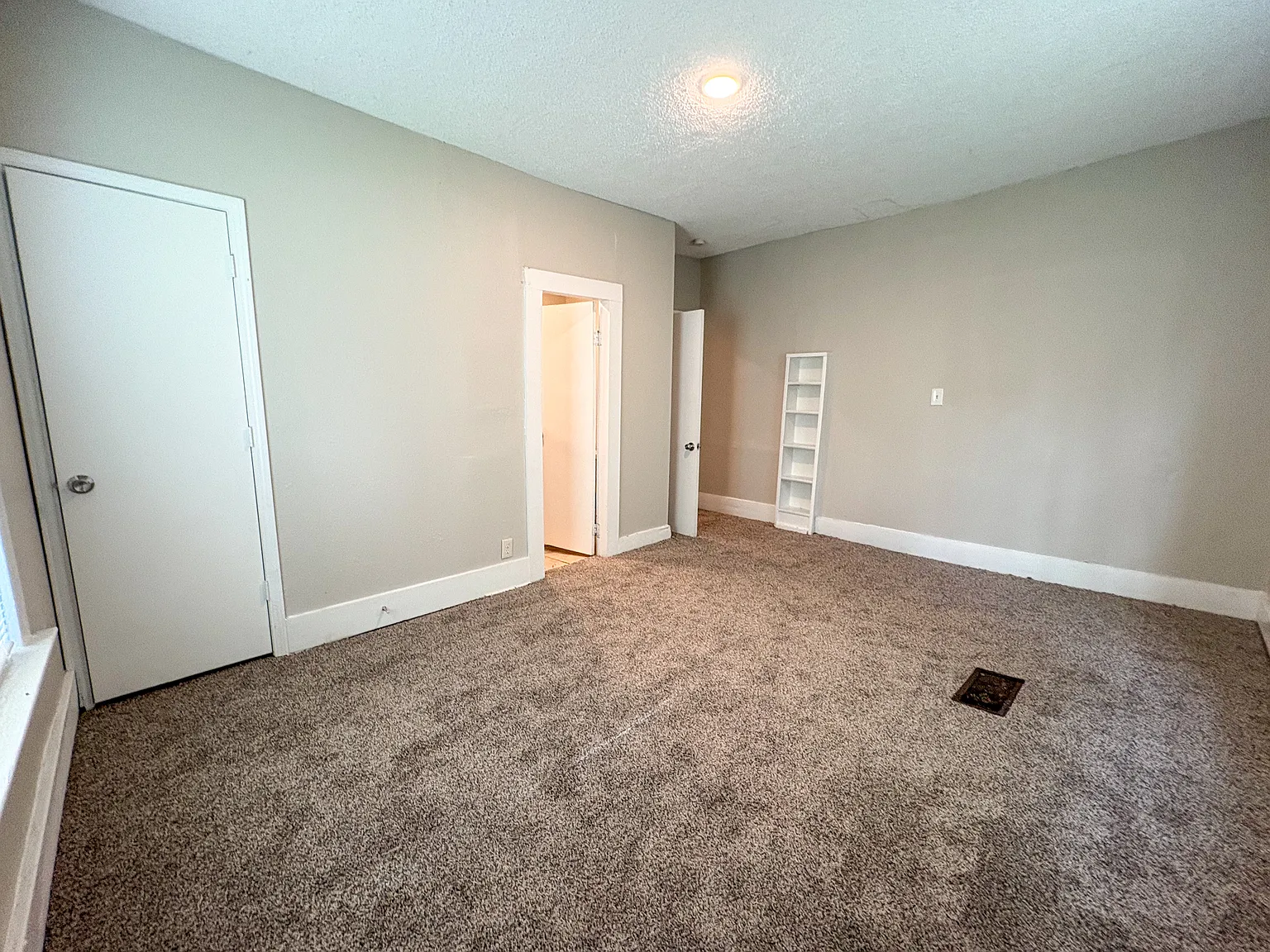 3 bed, 1.5 bath, 1348 sqft, $1,225 — Photo 4
