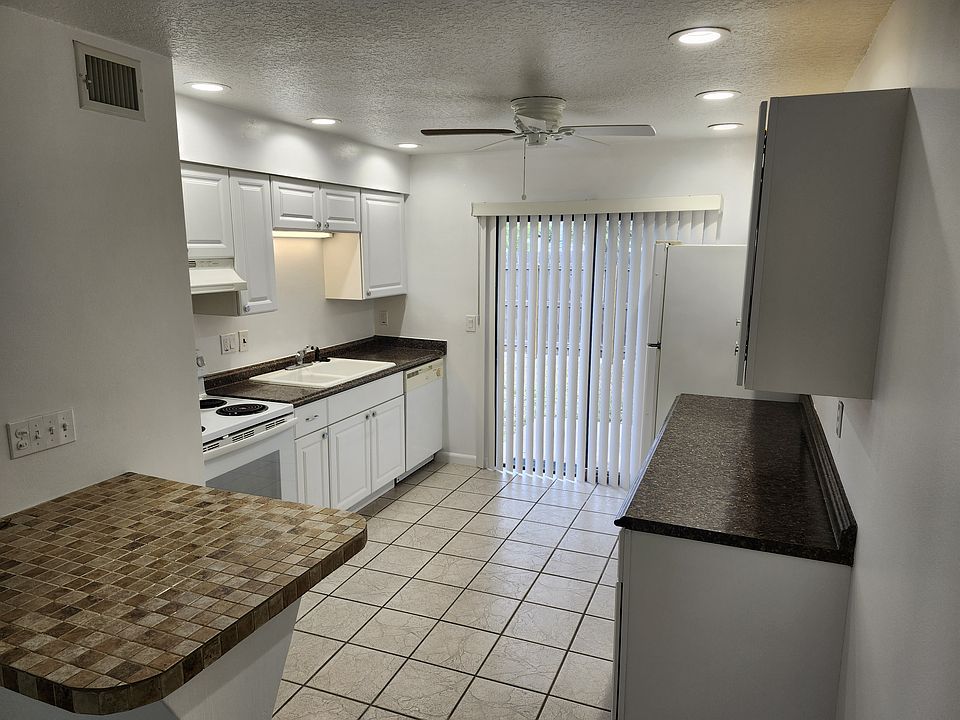 1st image of 8421 Rosalind Ave